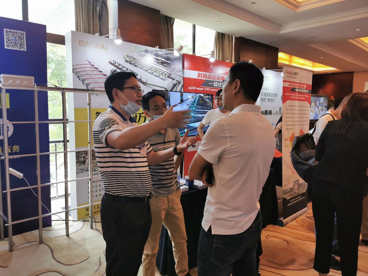 宝开常务副总裁王雷发表演讲 | 宝开再次荣获“服装物流行业优秀技术装备供应商”表彰