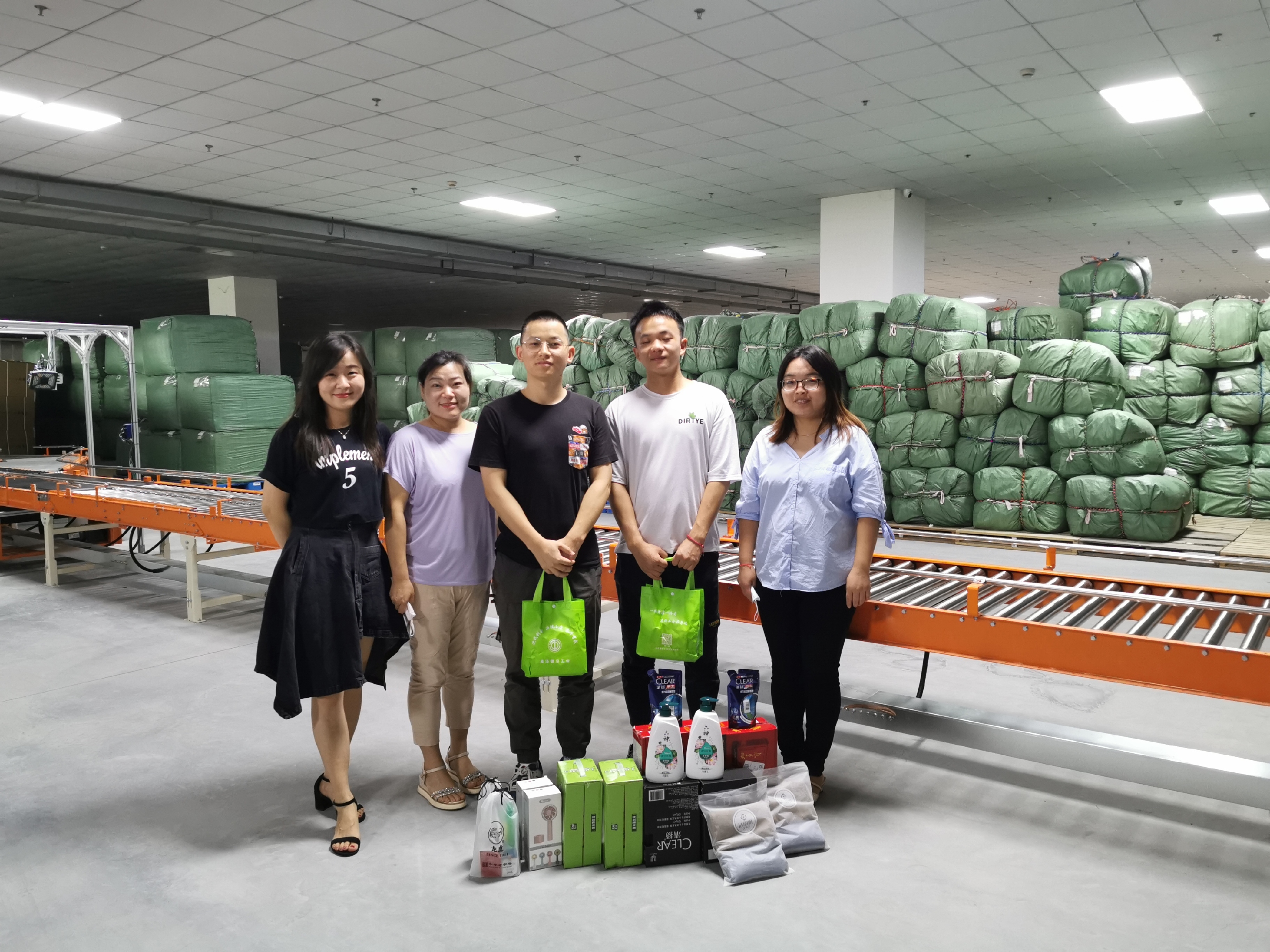 关爱职工 · 夏送清凉 | 宝开工会赴一线送清凉，致敬高温下的坚守