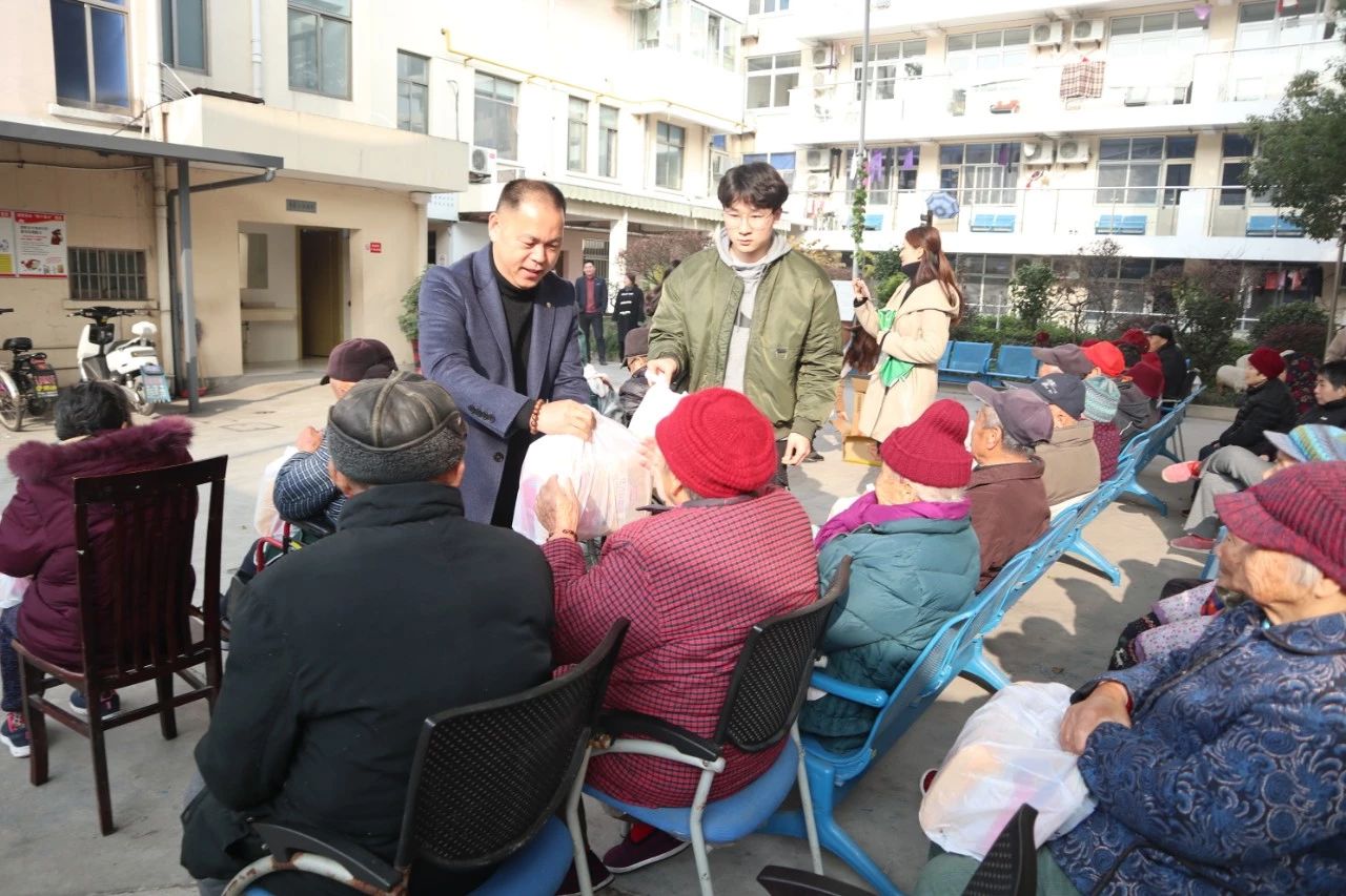 敬老爱老·传承美德 | 宝开跨年公益行——走进敬老院