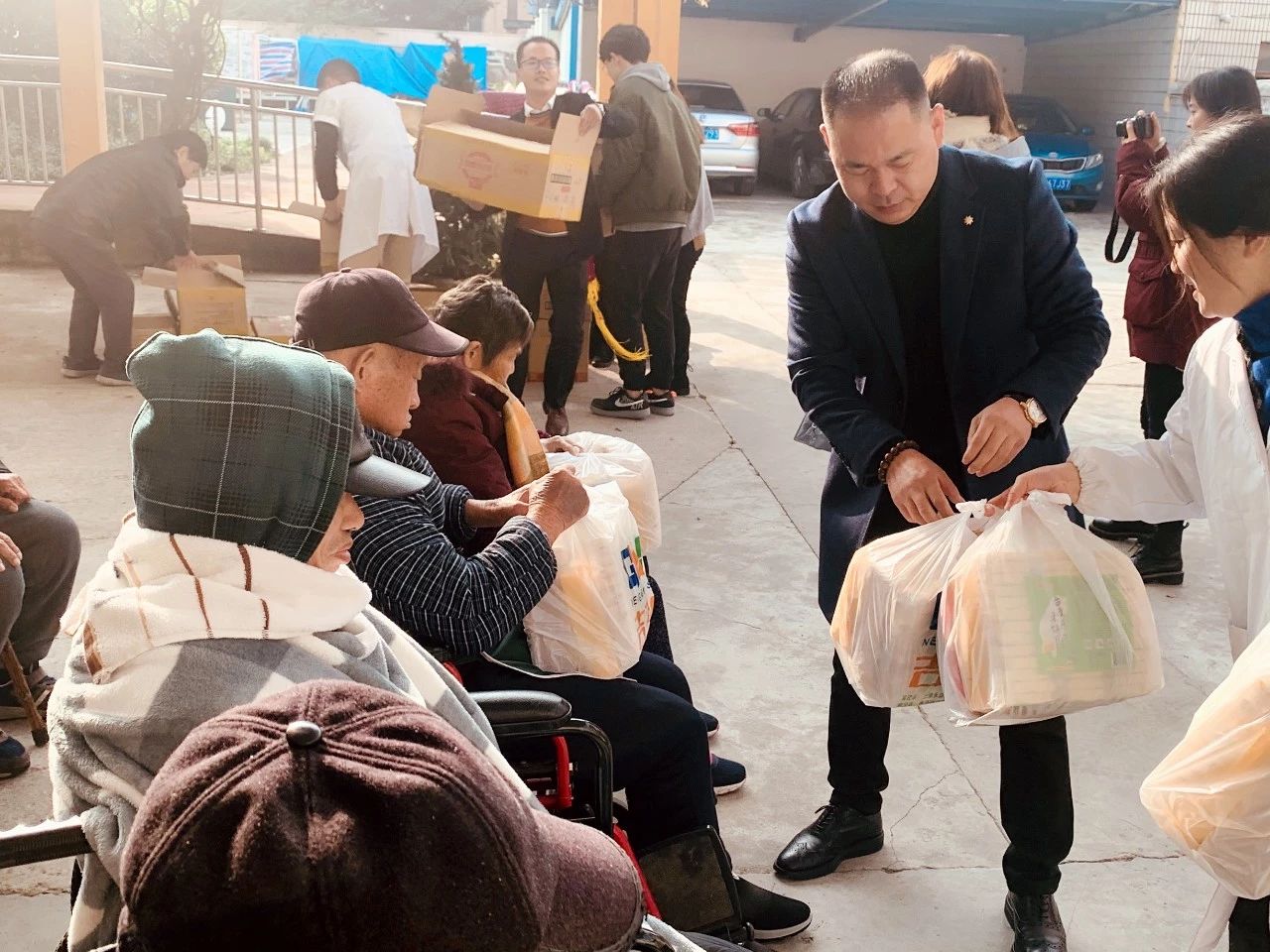 敬老爱老·传承美德 | 宝开跨年公益行——走进敬老院