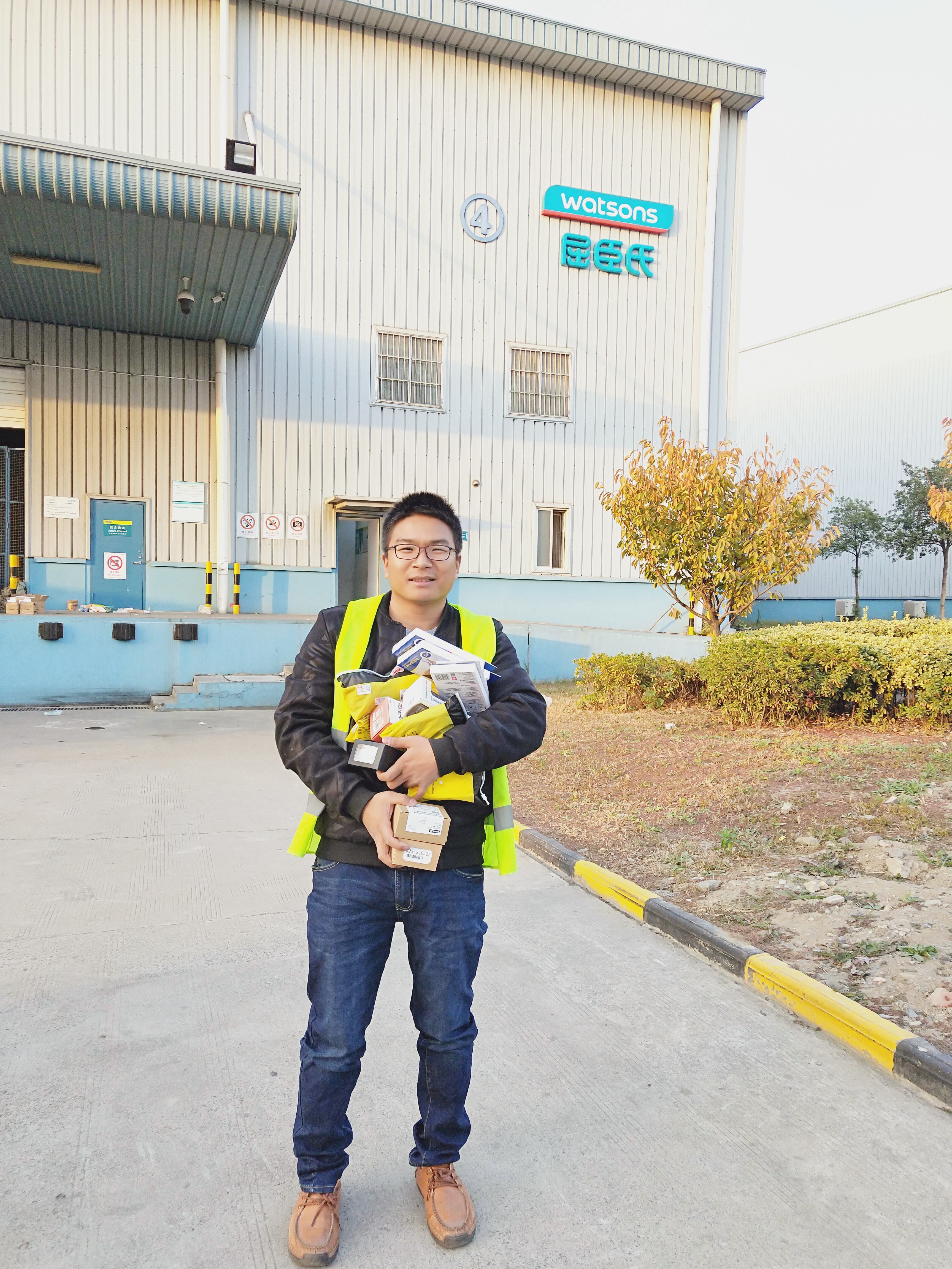 11月中旬，宝开工会组织开展“走一线、送温暖”关爱员工暖冬行动。